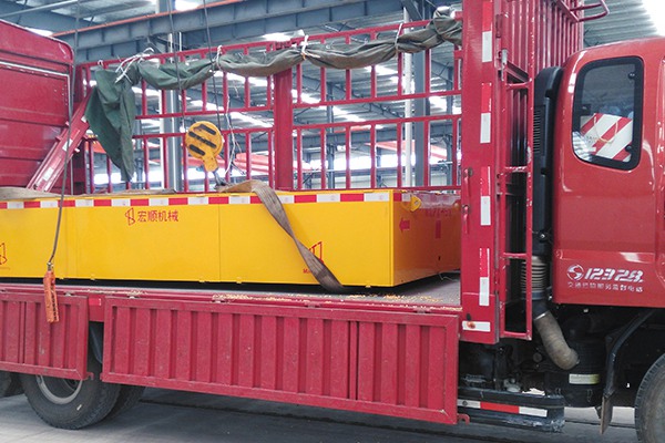 無軌轉(zhuǎn)彎車發(fā)貨.jpg